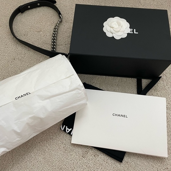 New Chanel small tweed boy with faux pearls flap bag - Picture 9 of 10